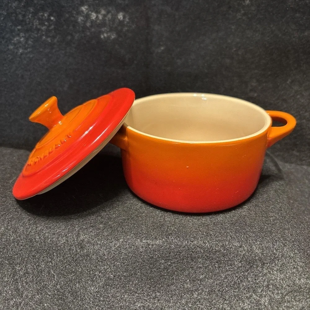 Le Creuset MINI ROUND COCOTTE 8oz Stoneware Volcanic Orange Cookware No 0835